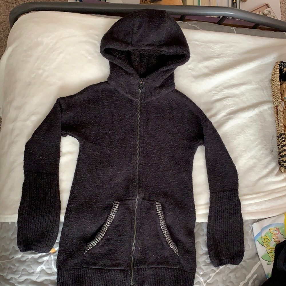 ⛄️ SHIPS FREE Ivviva Black Hooded Zip-up Sweater ⛄️